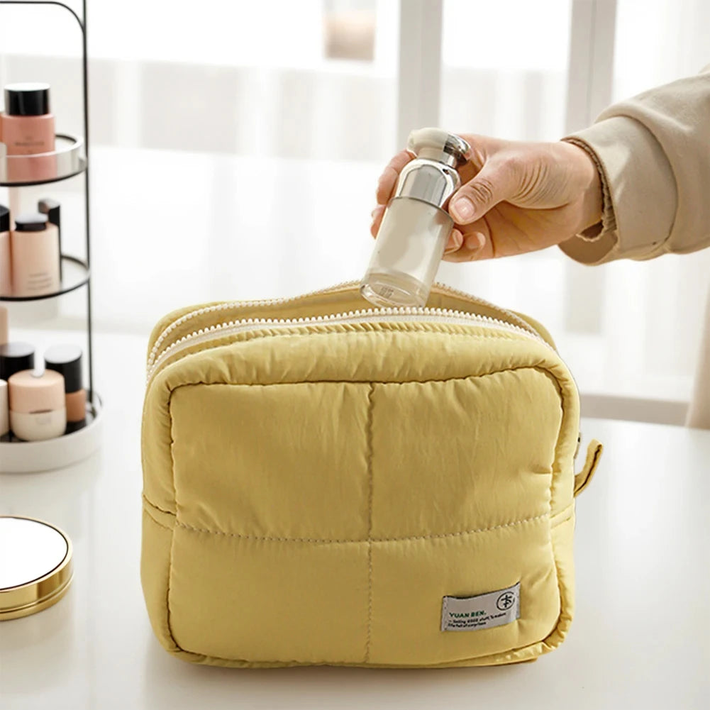 Women Quilted Makeup Bag Makeup Storage Bag Aesthetic Cosmetic Holder Bag Waterproof Puffer Cosmetic Pouch Outdoor Travel Bag