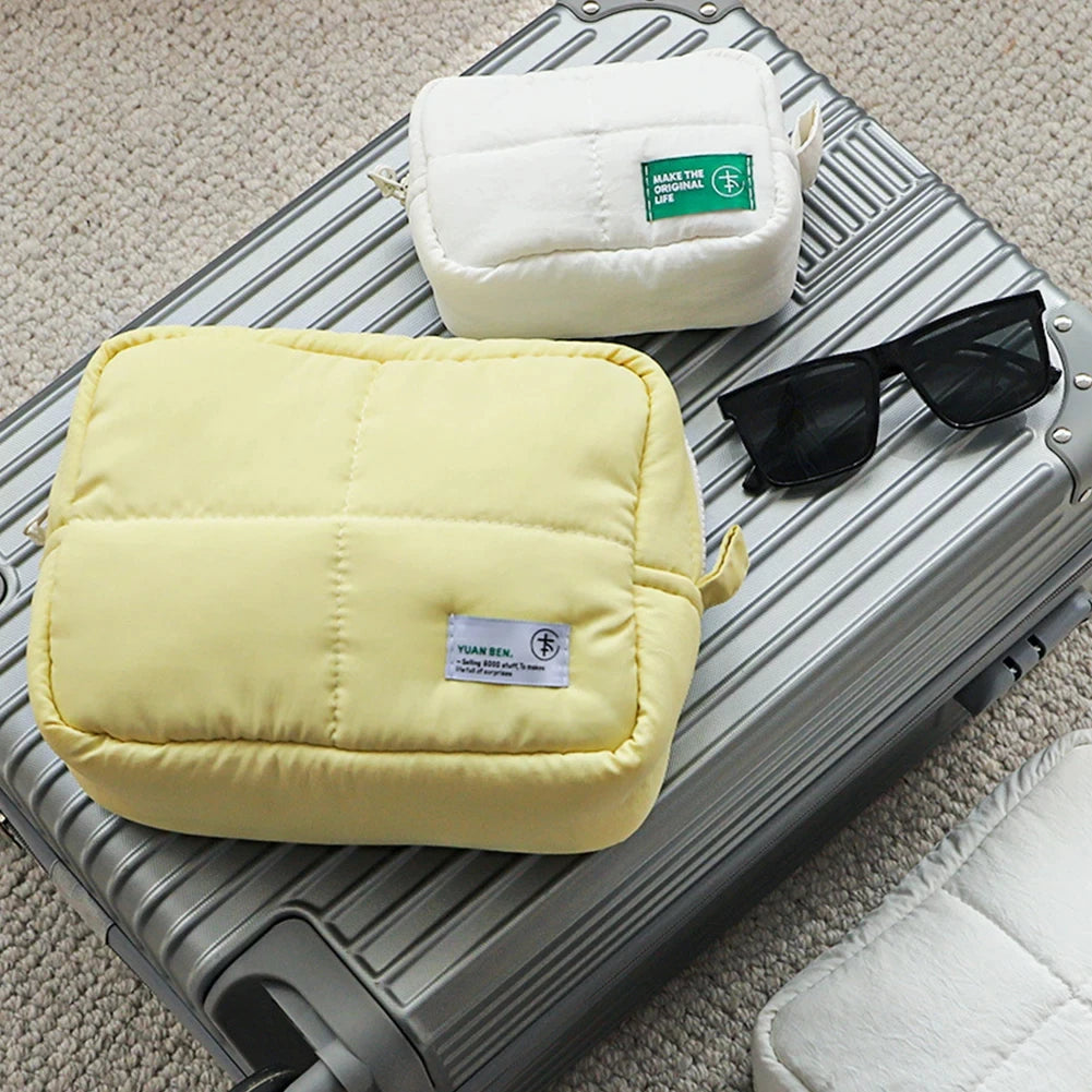 Women Quilted Makeup Bag Makeup Storage Bag Aesthetic Cosmetic Holder Bag Waterproof Puffer Cosmetic Pouch Outdoor Travel Bag
