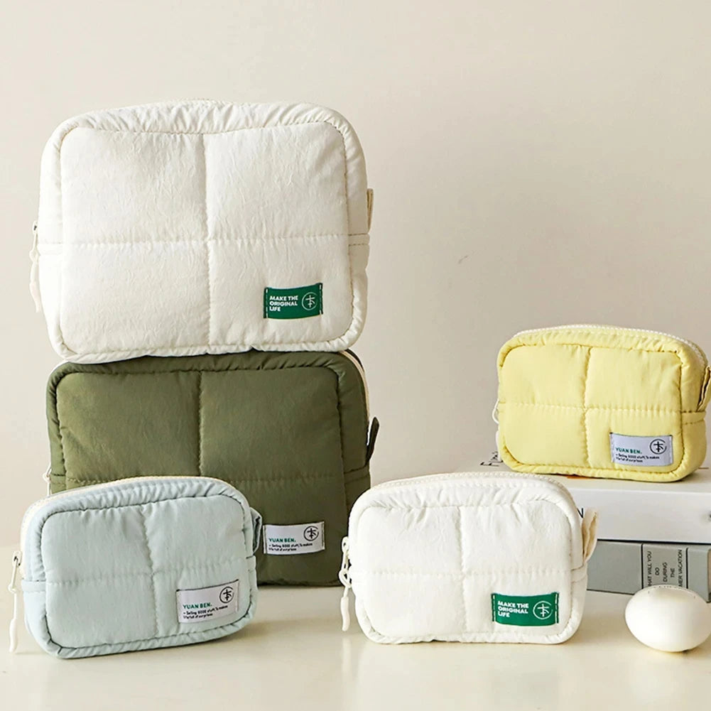 Women Quilted Makeup Bag Makeup Storage Bag Aesthetic Cosmetic Holder Bag Waterproof Puffer Cosmetic Pouch Outdoor Travel Bag