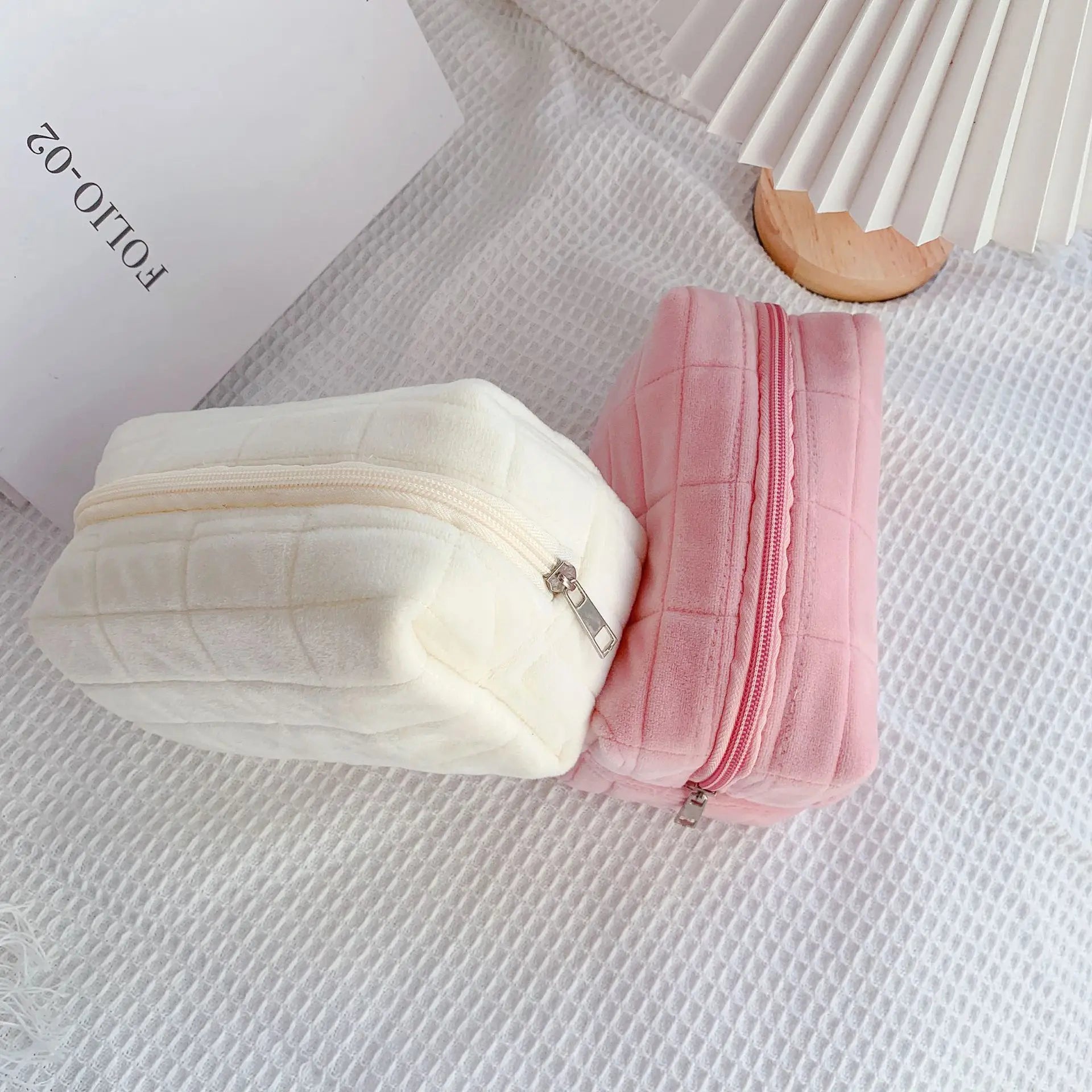 Cute Fur Makeup Bag for Women Zipper Large Solid Color Cosmetic Bag Travel Make Up Toiletry Bag Washing Pouch Plush Pen Pouch