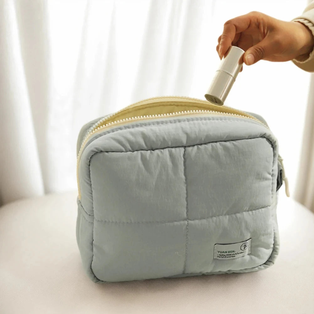 Women Quilted Makeup Bag Makeup Storage Bag Aesthetic Cosmetic Holder Bag Waterproof Puffer Cosmetic Pouch Outdoor Travel Bag