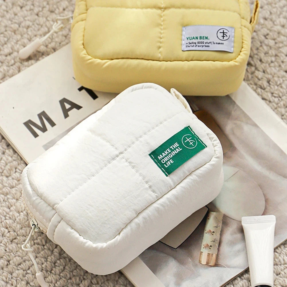 Women Quilted Makeup Bag Makeup Storage Bag Aesthetic Cosmetic Holder Bag Waterproof Puffer Cosmetic Pouch Outdoor Travel Bag