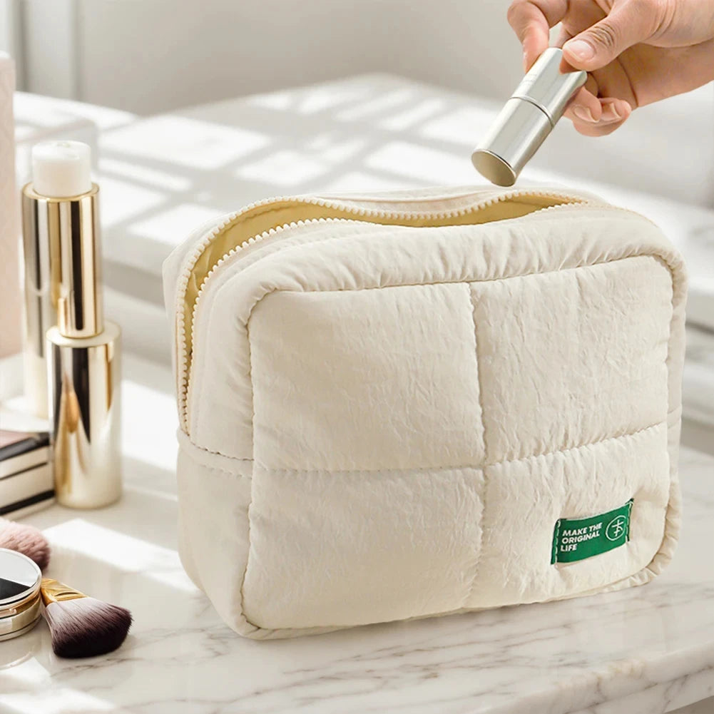 Women Quilted Makeup Bag Makeup Storage Bag Aesthetic Cosmetic Holder Bag Waterproof Puffer Cosmetic Pouch Outdoor Travel Bag