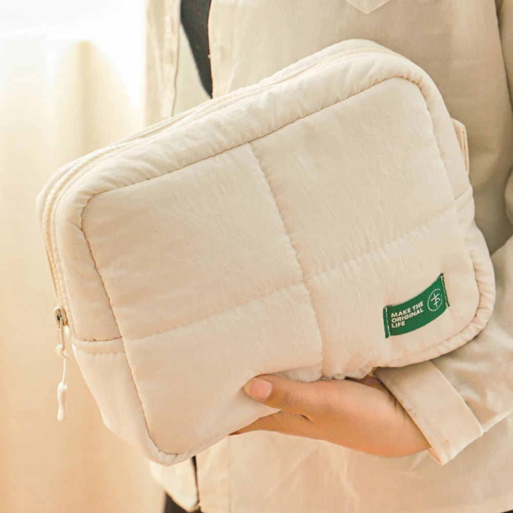 Women Quilted Makeup Bag Makeup Storage Bag Aesthetic Cosmetic Holder Bag Waterproof Puffer Cosmetic Pouch Outdoor Travel Bag
