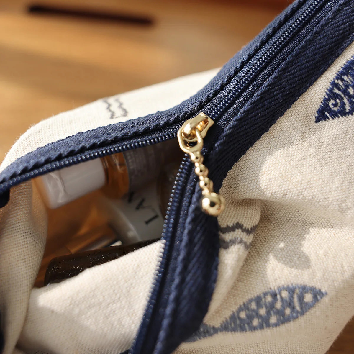 Embroidered cosmetic bag Literary Simple storage bag Travel portable zipper Makeup bag Ethnic style liner Handmade Medium bag